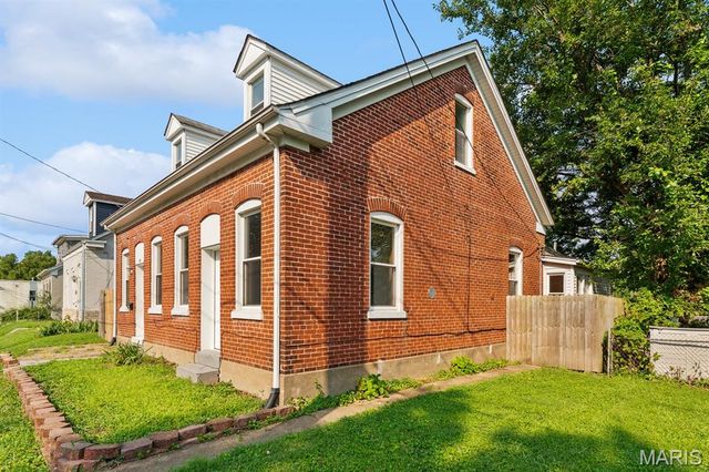 105 S 8th Street, Belleville, IL 62220