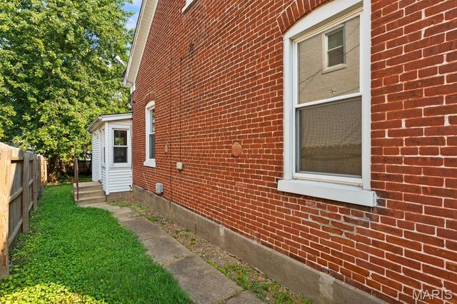 105 S 8th Street, Belleville, IL 62220
