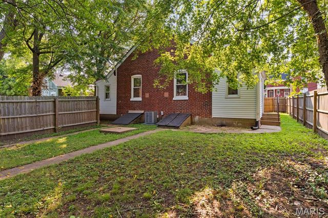 105 S 8th Street, Belleville, IL 62220