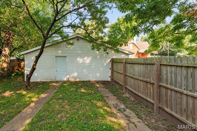 105 S 8th Street, Belleville, IL 62220