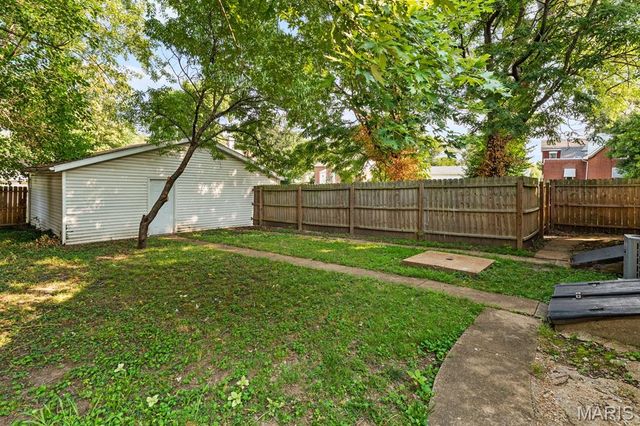 105 S 8th Street, Belleville, IL 62220