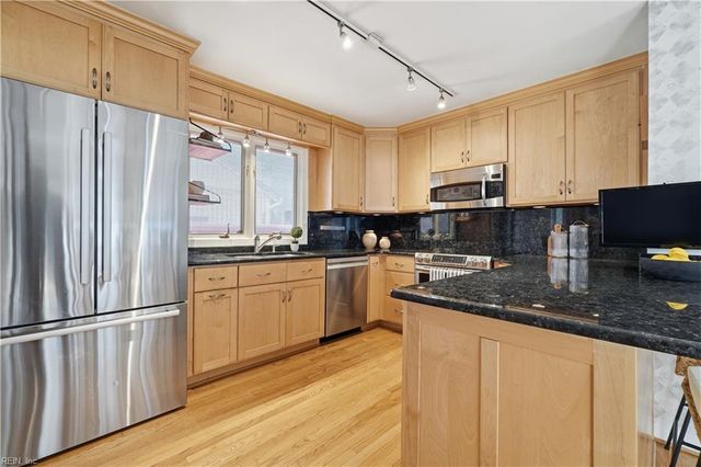 211 86th ST F, Virginia Beach, VA 23451