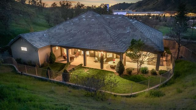 21844 Fairway Oaks Lane, Friant, CA 93626