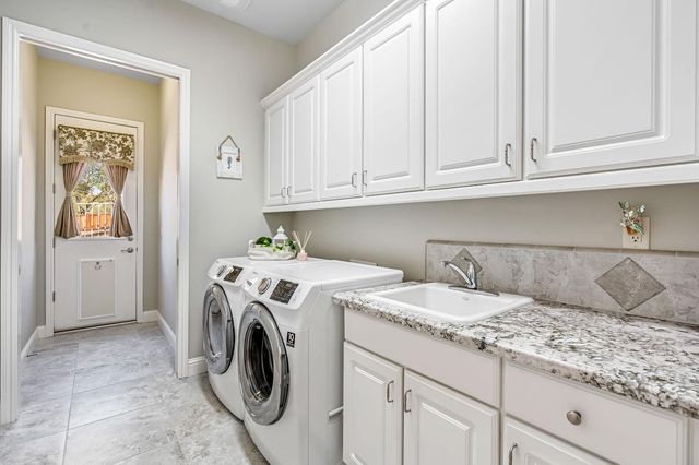 21844 Fairway Oaks Lane, Friant, CA 93626