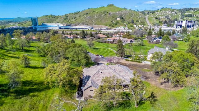 21844 Fairway Oaks Lane, Friant, CA 93626