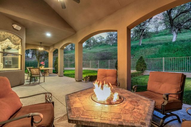 21844 Fairway Oaks Lane, Friant, CA 93626