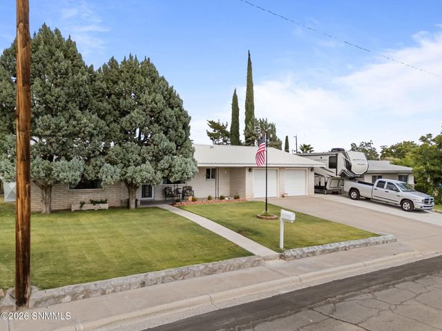 1837 Fairway Circle, Las Cruces, NM 88011
