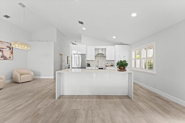 10112 Aqua Vista Way, Boca Raton, FL 33428