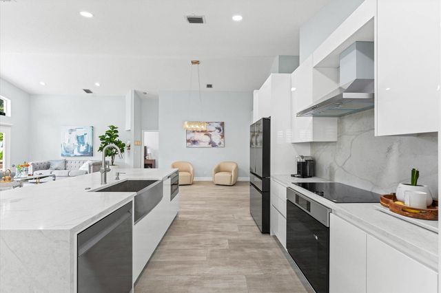 10112 Aqua Vista Way, Boca Raton, FL 33428