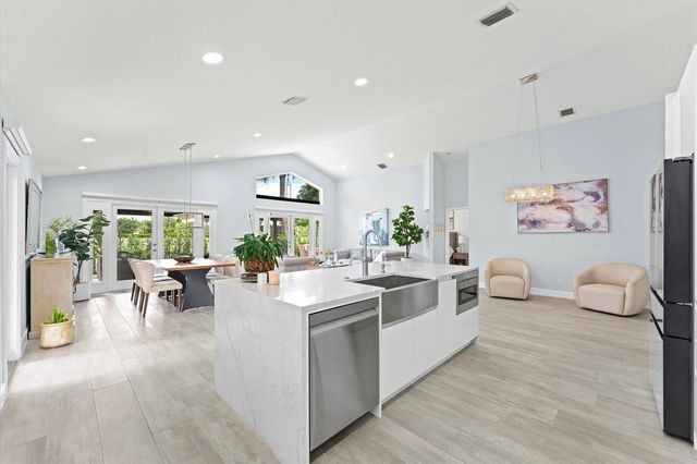10112 Aqua Vista Way, Boca Raton, FL 33428