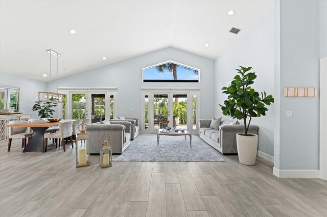 10112 Aqua Vista Way, Boca Raton, FL 33428
