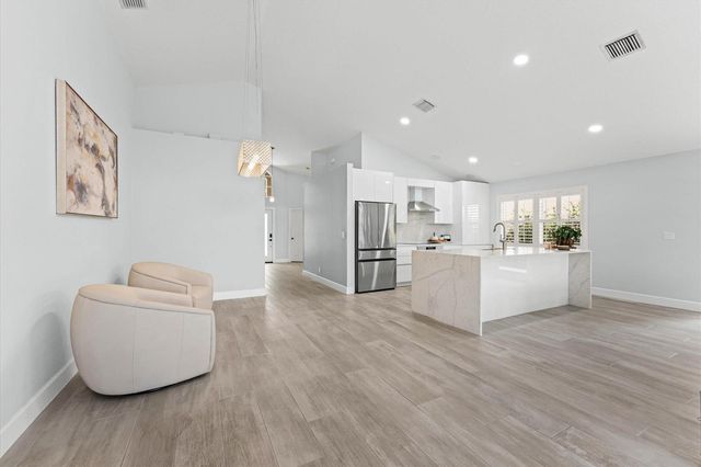 10112 Aqua Vista Way, Boca Raton, FL 33428
