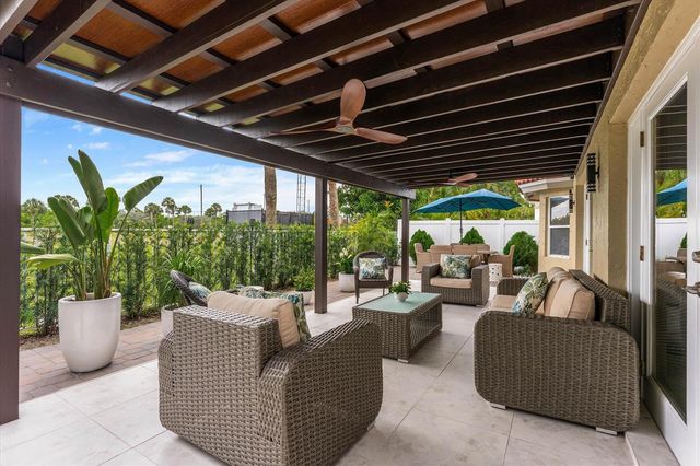 10112 Aqua Vista Way, Boca Raton, FL 33428