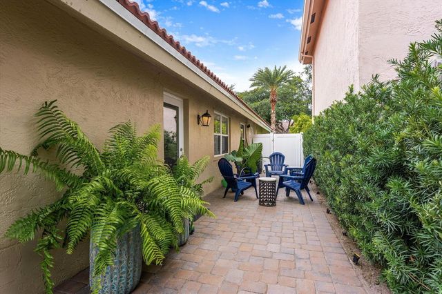 10112 Aqua Vista Way, Boca Raton, FL 33428