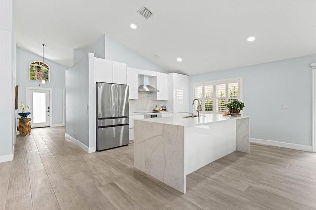 10112 Aqua Vista Way, Boca Raton, FL 33428