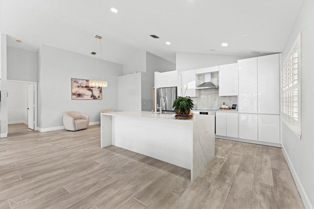 10112 Aqua Vista Way, Boca Raton, FL 33428