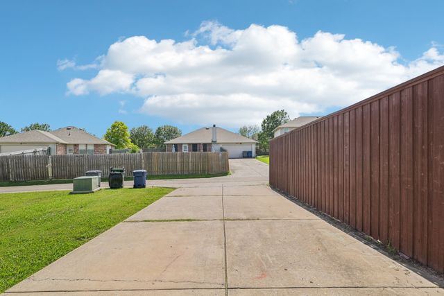 2905 Meadow Bluff Drive, Wylie, TX 75098