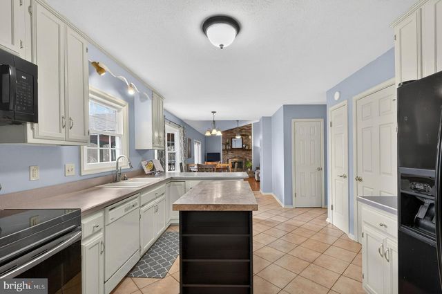 13437 MELVILLE LN, Chantilly, VA 20151