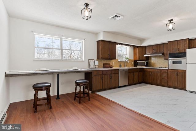 8 W MANOR AVE, Enola, PA 17025