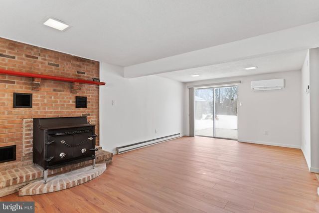 8 W MANOR AVE, Enola, PA 17025