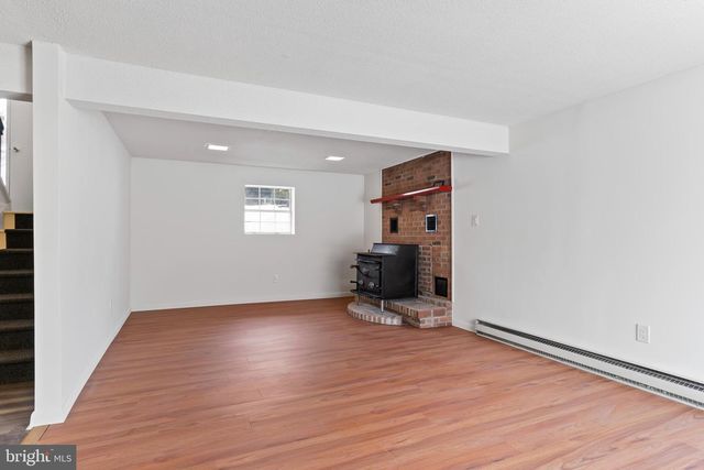 8 W MANOR AVE, Enola, PA 17025