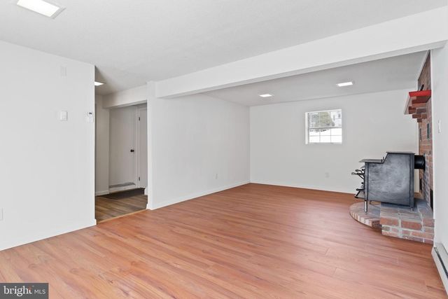 8 W MANOR AVE, Enola, PA 17025