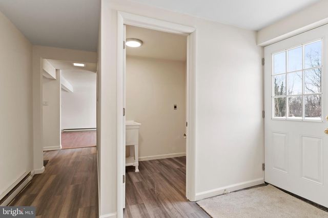 8 W MANOR AVE, Enola, PA 17025