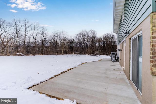 8 W MANOR AVE, Enola, PA 17025