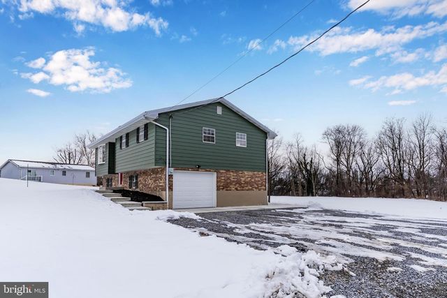 8 W MANOR AVE, Enola, PA 17025