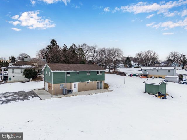 8 W MANOR AVE, Enola, PA 17025