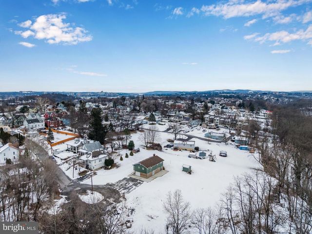 8 W MANOR AVE, Enola, PA 17025