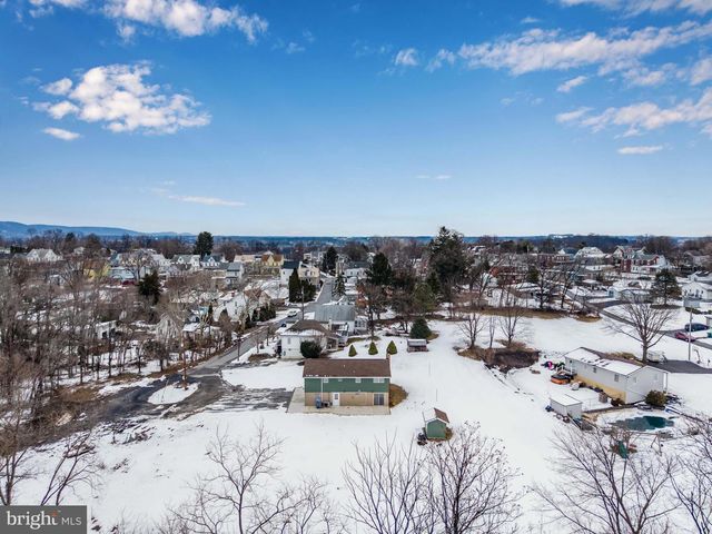 8 W MANOR AVE, Enola, PA 17025