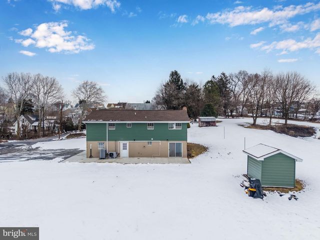 8 W MANOR AVE, Enola, PA 17025