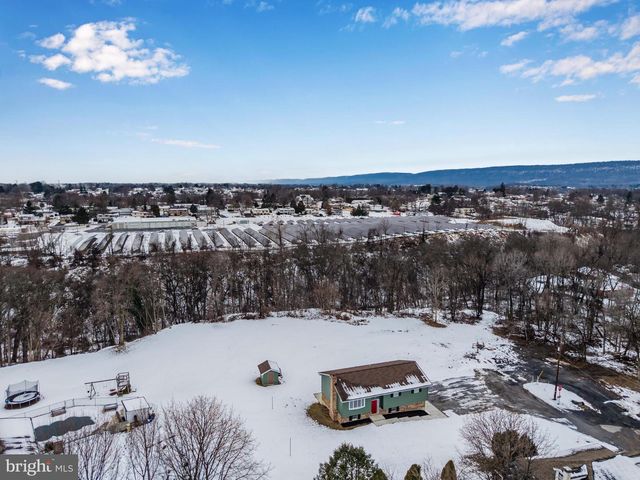 8 W MANOR AVE, Enola, PA 17025