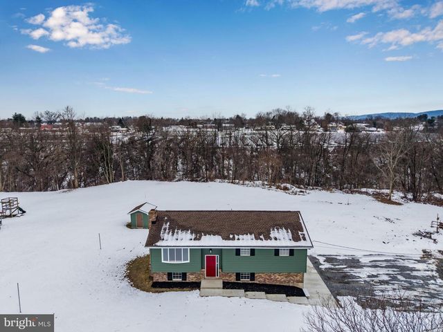 8 W MANOR AVE, Enola, PA 17025