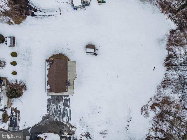 8 W MANOR AVE, Enola, PA 17025