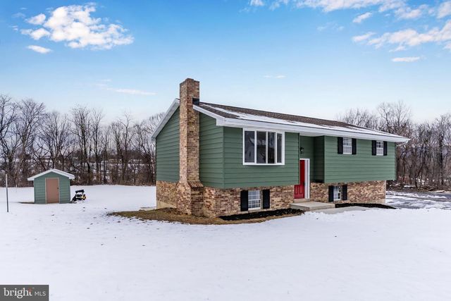 8 W MANOR AVE, Enola, PA 17025