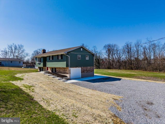 8 W MANOR AVE, Enola, PA 17025