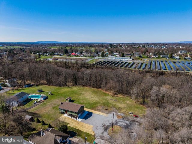 8 W MANOR AVE, Enola, PA 17025