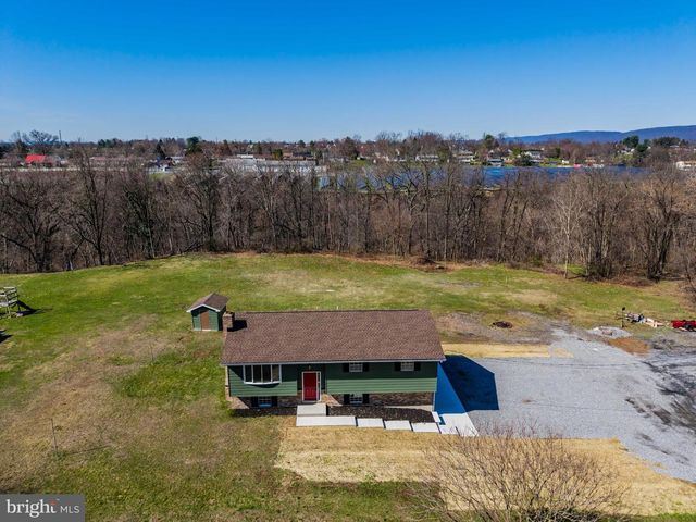 8 W MANOR AVE, Enola, PA 17025