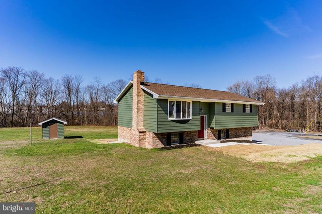 8 W MANOR AVE, Enola, PA 17025