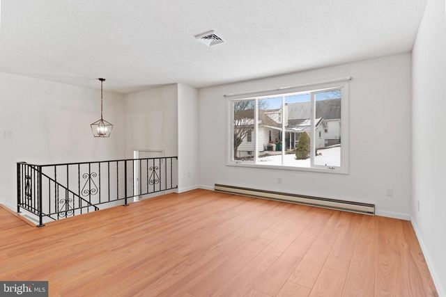 8 W MANOR AVE, Enola, PA 17025