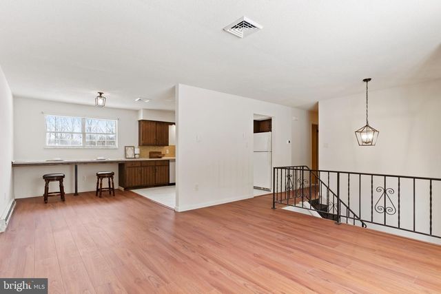 8 W MANOR AVE, Enola, PA 17025