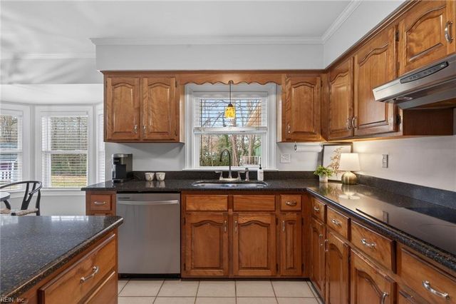 1432 Pine Grove LN, Chesapeake, VA 23321