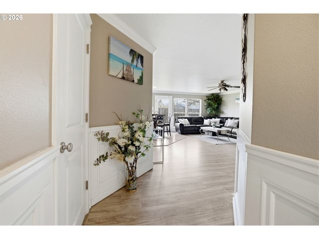 272 LAURINE St Ne, Salem, OR 97301