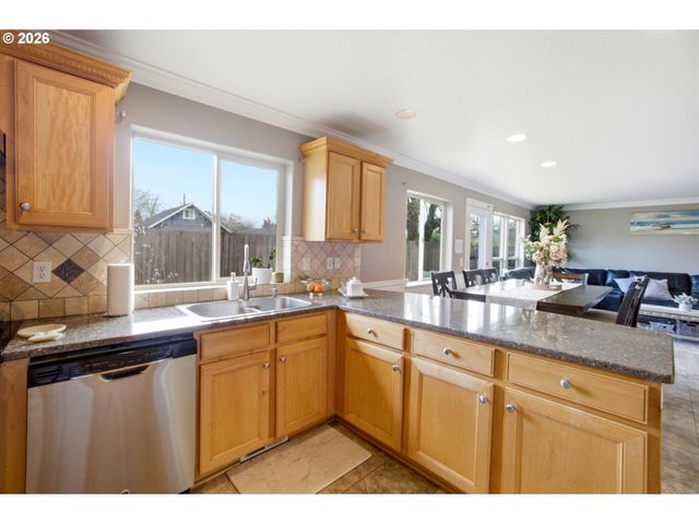 272 LAURINE St Ne, Salem, OR 97301