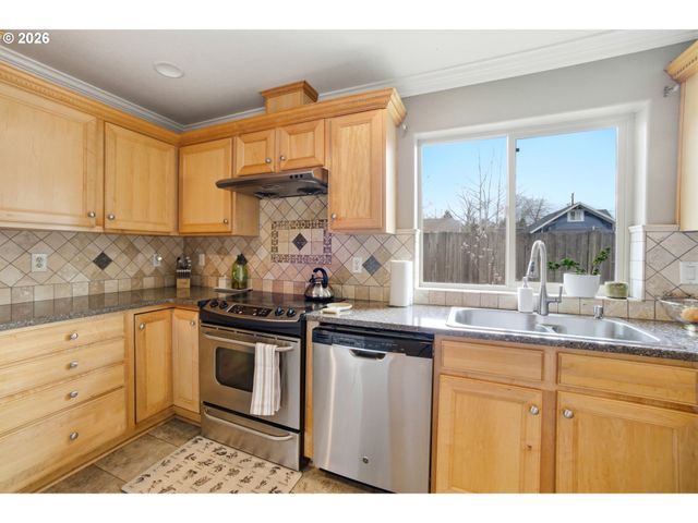 272 LAURINE St Ne, Salem, OR 97301