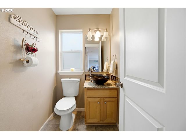 272 LAURINE St Ne, Salem, OR 97301