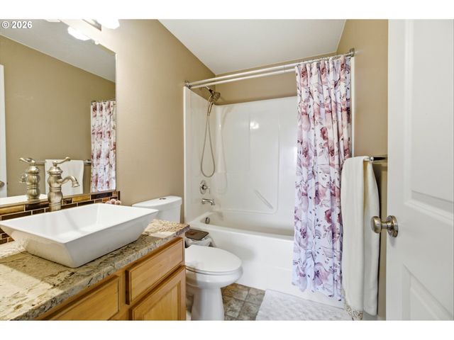 272 LAURINE St Ne, Salem, OR 97301