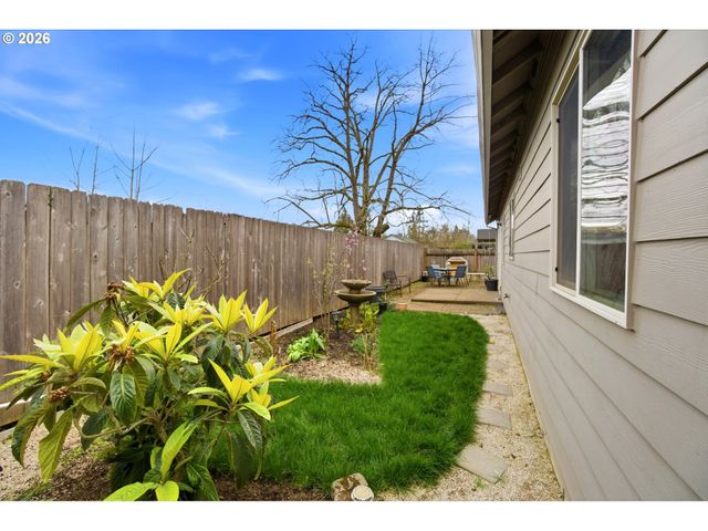 272 LAURINE St Ne, Salem, OR 97301